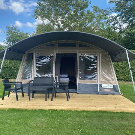 Minicamping De Lindenhoeve - Tent Hondje Chalet